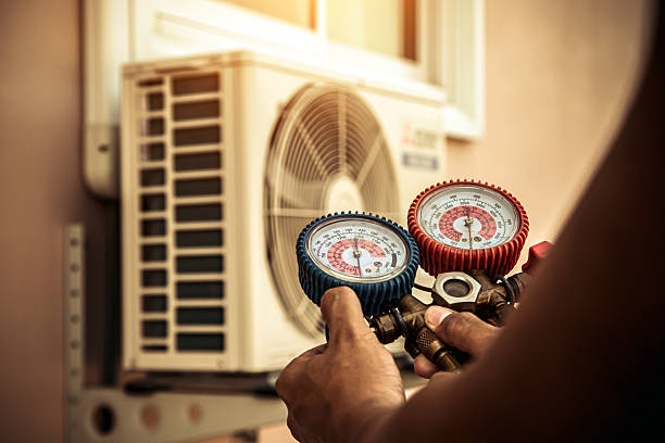 Professional Hvac technician working in Lewistown, IL